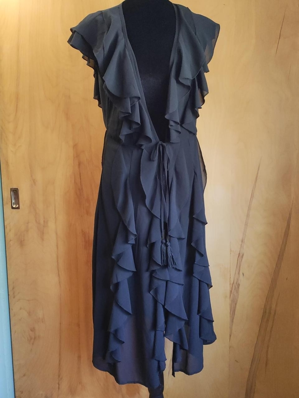 entro Black Ruffled V-Neck Midi Dress